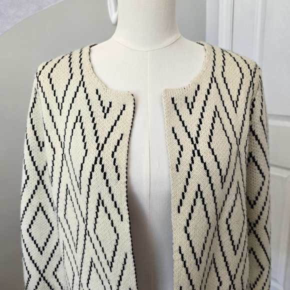 Oliver by Escio Anthropologie | Small | Creme & Black Diamond Cardigan - Picture 2 of 8